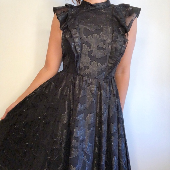 H&M Dresses & Skirts - H&M red carpet dress